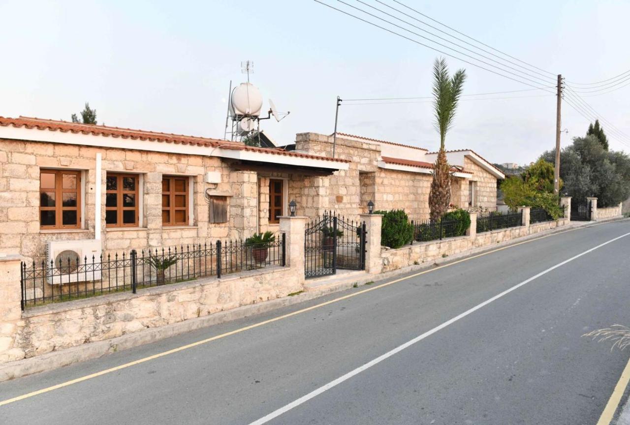 Lasa Black Rock villa Paphos Exteriör bild