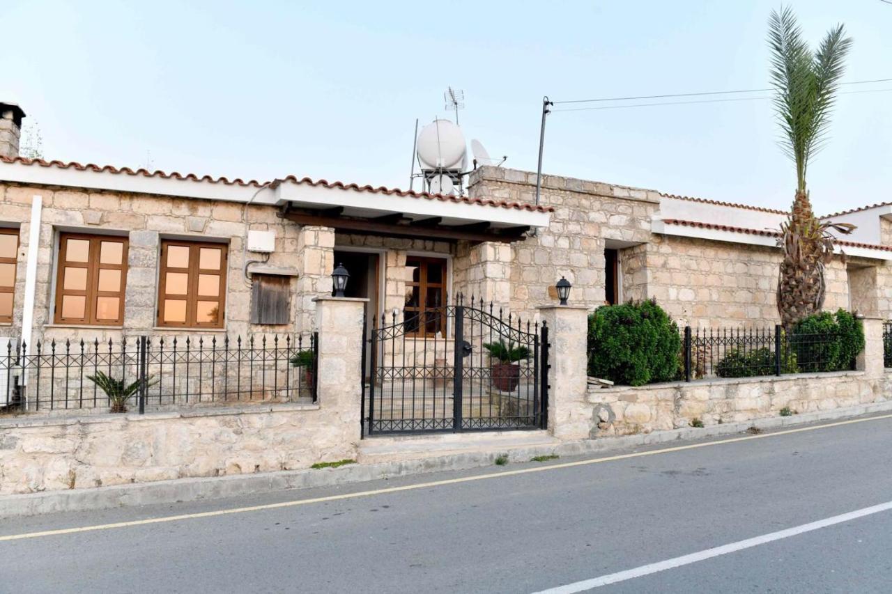 Lasa Black Rock villa Paphos Exteriör bild