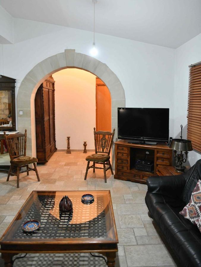Lasa Black Rock villa Paphos Exteriör bild