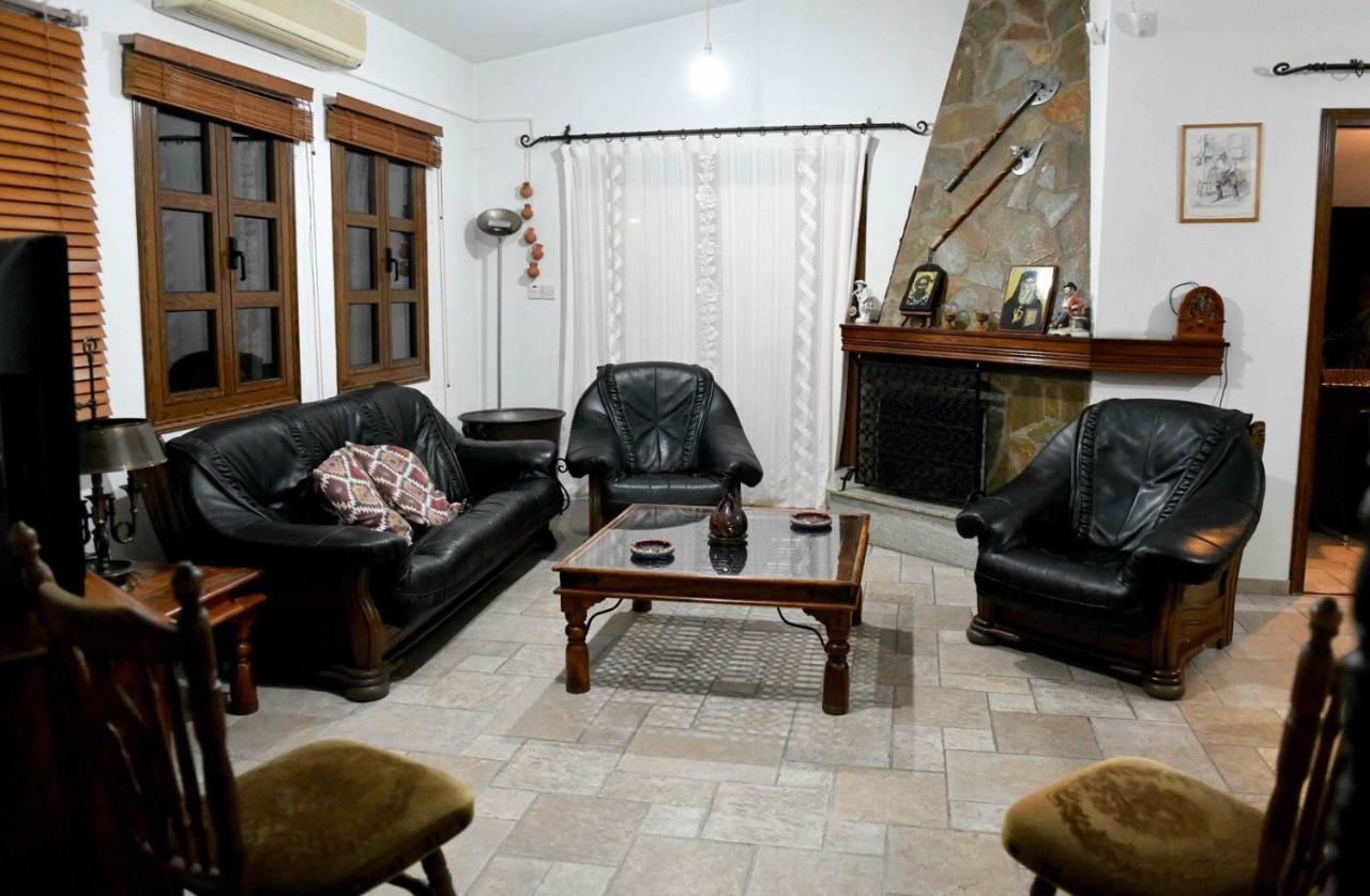 Lasa Black Rock villa Paphos Exteriör bild